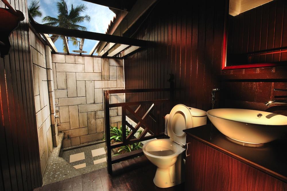 Paya Beach Spa & Dive Resort Kampung Genting Exterior photo