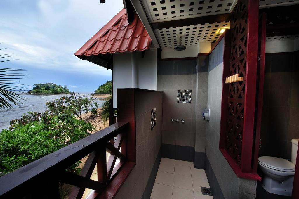 Paya Beach Spa & Dive Resort Kampung Genting Exterior photo