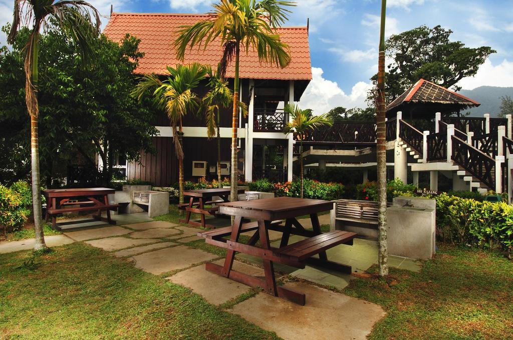 Paya Beach Spa & Dive Resort Kampung Genting Exterior photo
